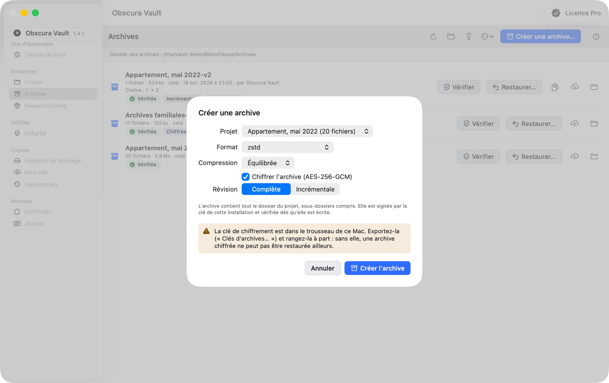 La feuille « Créer une archive » : Projet, Format zstd, Compression Équilibrée, case « Chiffrer l’archive (AES-256-GCM) » cochée, Révision Complète, et l’avertissement sur la clé de chiffrement
