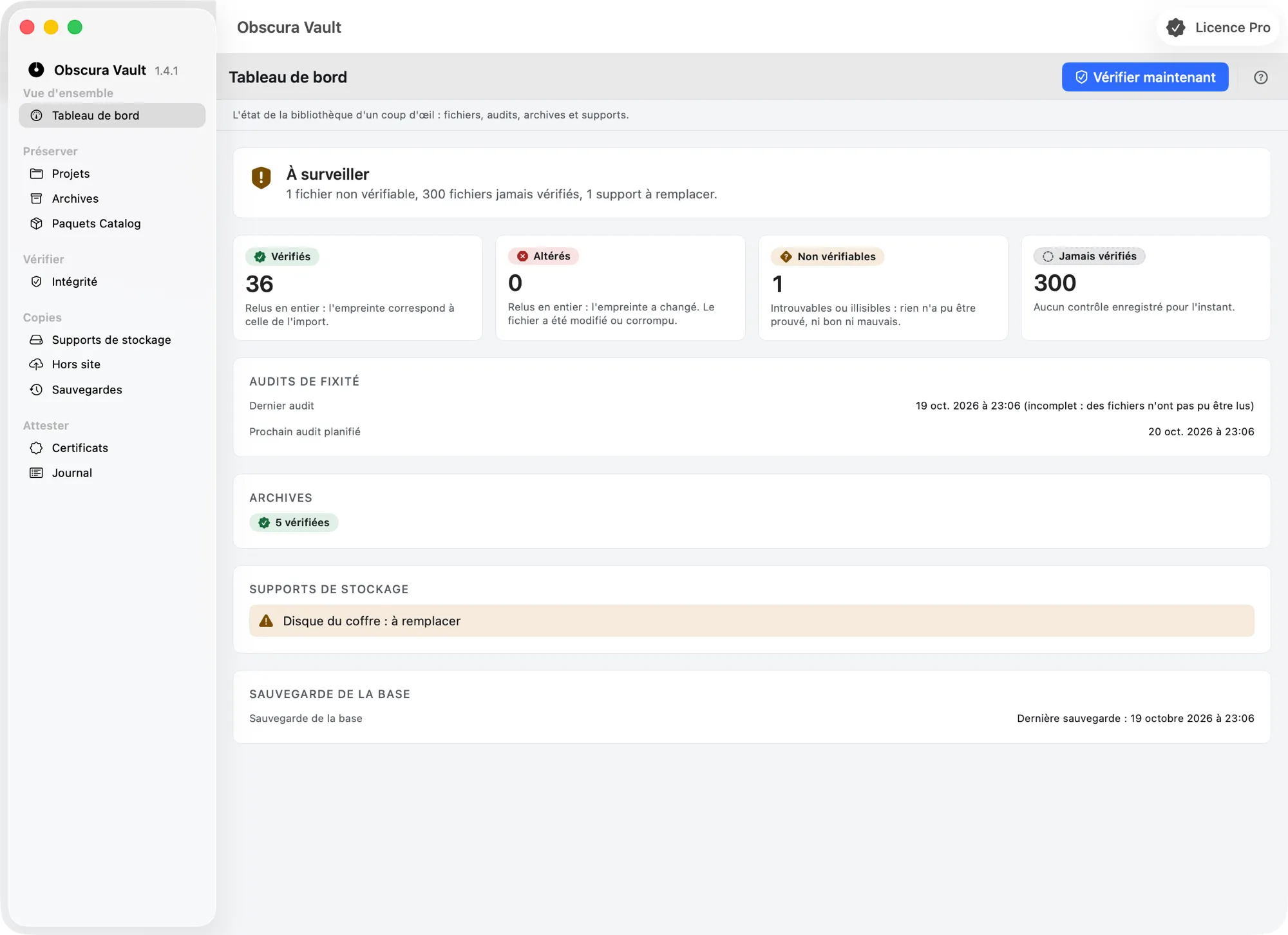 Le Tableau de bord en état « À surveiller » : message de synthèse, tuiles, Audits de fixité avec « Vérifier maintenant », Archives, un support à remplacer et la dernière sauvegarde de la base