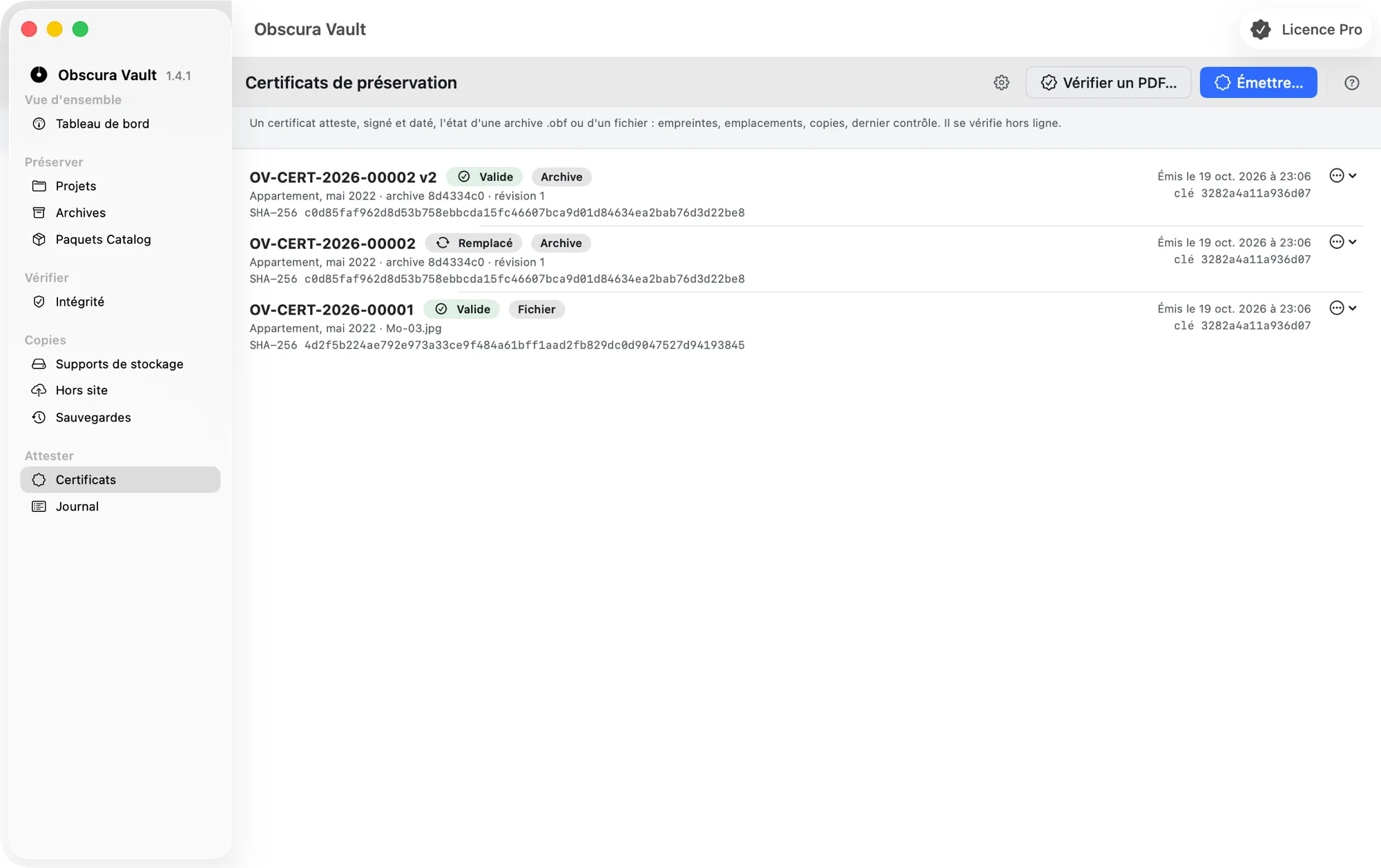 L’écran Certificats de préservation : boutons Réglages, Vérifier un PDF… et Émettre… ; registre de trois certificats avec leurs badges Valide ou Remplacé, Archive ou Fichier, leur SHA-256, leur date et leur clé